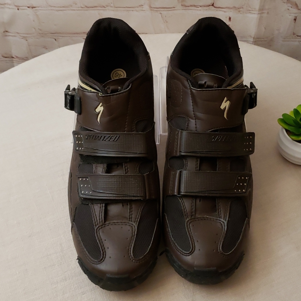 Mountain bike shoes